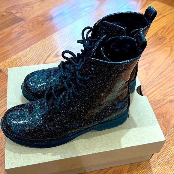 GIRLS WONDER NATION GLITTERY BOOTS SIZE 4 - Picture 2 of 3